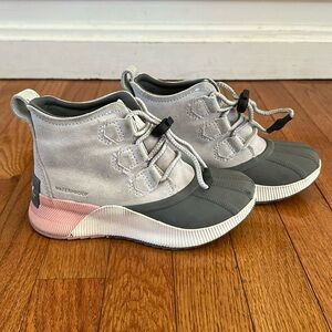 Sorel GIRL boot. Size 1. Waterproof.